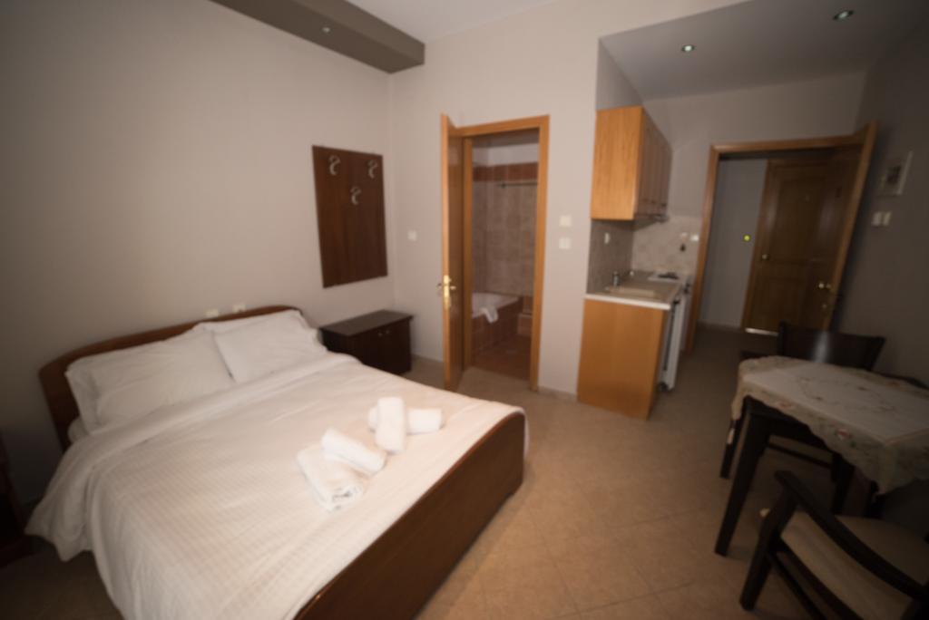 Hotel Galaxias Káto Loutrákion Exteriör bild