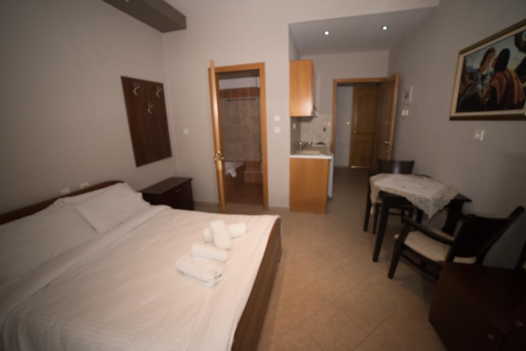 Hotel Galaxias Káto Loutrákion Exteriör bild
