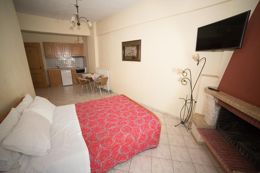 Hotel Galaxias Káto Loutrákion Exteriör bild