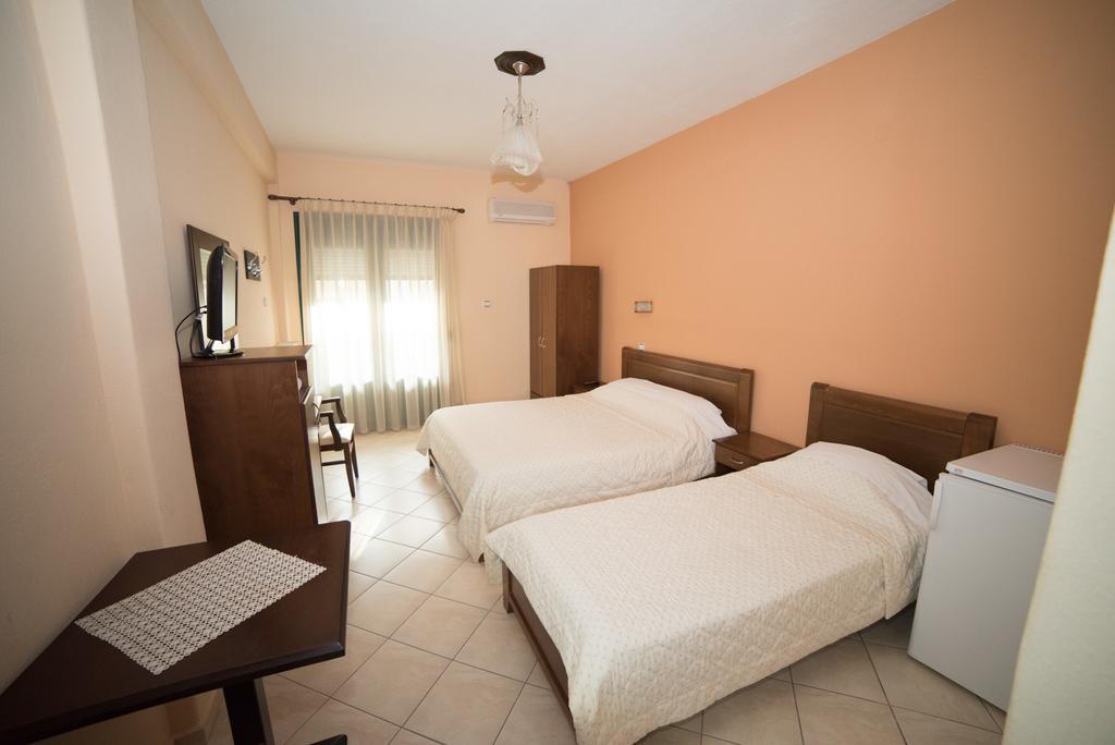 Hotel Galaxias Káto Loutrákion Exteriör bild