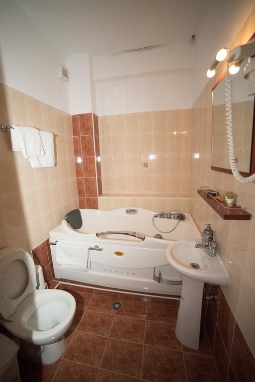 Hotel Galaxias Káto Loutrákion Exteriör bild