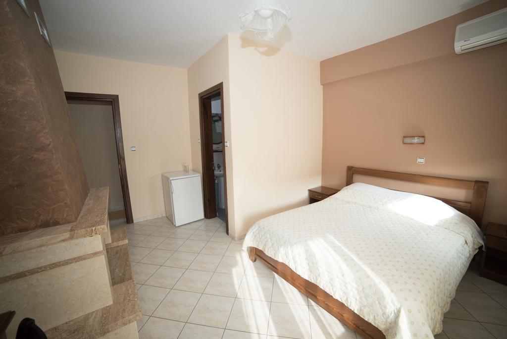 Hotel Galaxias Káto Loutrákion Exteriör bild