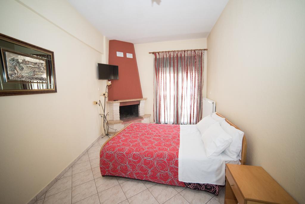 Hotel Galaxias Káto Loutrákion Exteriör bild